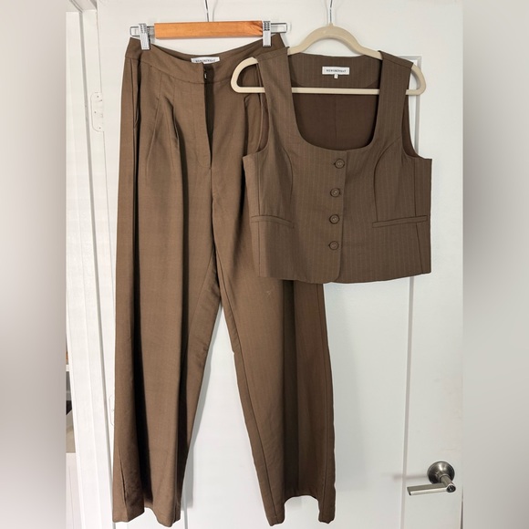 WeWoreWhat Scoop Tailored Vest & Pant Set - Picture 8 of 15